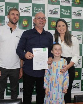 Adriano Becker é empossado, interinamente, prefeito de São Ludgero - Foto 7