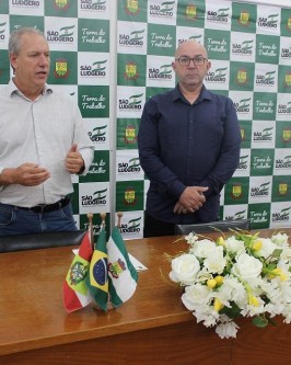 Adriano Becker é empossado, interinamente, prefeito de São Ludgero - Foto 11