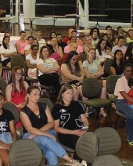 Secretaria de Educação promove palestra com a participação de mais de 200 profissionais - Foto 1