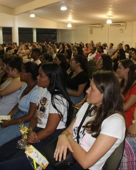 Secretaria de Educação promove palestra com a participação de mais de 200 profissionais - Foto 13