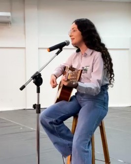 “A importância da comunicação efetiva e escuta ativa na relação familiar” foi tema abordado em evento para famílias do PAIF - Foto 4