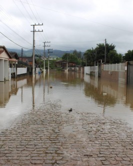 Segue a orientação de alerta da Defesa Civil com a previsão de chuva volumosa e persistente - Foto 7