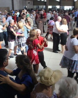 Tradicional Festa Junina da Melhor Idade regada a muita alegria, dança e música - Foto 12