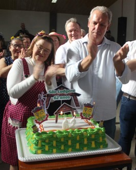 Tradicional Festa Junina da Melhor Idade regada a muita alegria, dança e música - Foto 51
