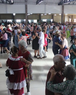 Tradicional Festa Junina da Melhor Idade regada a muita alegria, dança e música - Foto 37