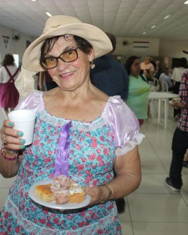 Tradicional Festa Junina da Melhor Idade regada a muita alegria, dança e música - Foto 7