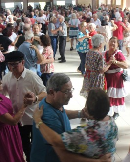 Tradicional Festa Junina da Melhor Idade regada a muita alegria, dança e música - Foto 38