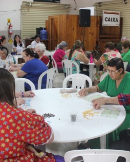 Tradicional Festa Junina da Melhor Idade regada a muita alegria, dança e música - Foto 29