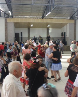 Tradicional Festa Junina da Melhor Idade regada a muita alegria, dança e música - Foto 17
