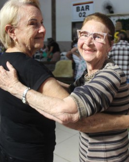 Tradicional Festa Junina da Melhor Idade regada a muita alegria, dança e música - Foto 32