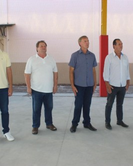 Inaugurada a Quadra Coberta Poliesportiva no Centro Educacional Professor Henrique Buss - Foto 8