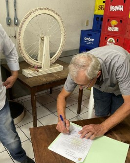 Assinada e entregue ordem de serviço para pavimentação asfáltica da Rua Antônio Schlickmann - Foto 16 Assinada e entregue ordem de serviço para pavimentação asfáltica da Rua Antônio Schlickmann - Foto 16