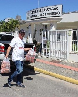 Escola Especial da Apae de São Ludgero recebe 200 quilos de carne suína dos produtores independentes - Foto 3 Escola Especial da Apae de São Ludgero recebe 200 quilos de carne suína dos produtores independentes - Foto 3