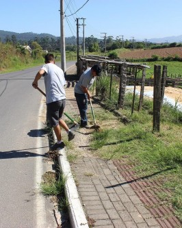 Trabalhos de limpeza seguem no perímetro urbano de São Ludgero - Foto 2 Trabalhos de limpeza seguem no perímetro urbano de São Ludgero - Foto 2