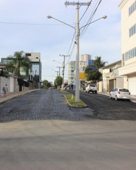 Trabalhos seguem para pavimentação asfáltica da Avenida Nicolau Gesing - Foto 1 Trabalhos seguem para pavimentação asfáltica da Avenida Nicolau Gesing - Foto 1