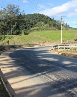 Secretaria de Obras conclui enrocamento de pedra na lateral de ponte próxima a sede da Cegero - Foto 3 Secretaria de Obras conclui enrocamento de pedra na lateral de ponte próxima a sede da Cegero - Foto 3