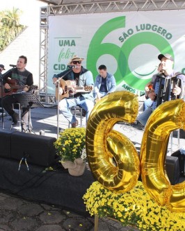 Crianças fizeram a festa, no evento Dia da Família na Praça, em comemoração aos 60 anos de São Ludgero - Foto 1 Crianças fizeram a festa, no evento Dia da Família na Praça, em comemoração aos 60 anos de São Ludgero - Foto 1