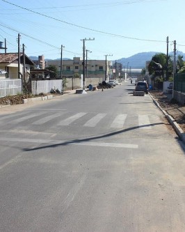 Trabalhos seguem na construção do passeio público padronizado e com acessibilidade na rua Antônio Schlickmann - Foto 1 Trabalhos seguem na construção do passeio público padronizado e com acessibilidade na rua Antônio Schlickmann - Foto 1