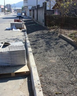 Trabalhos seguem na construção do passeio público padronizado e com acessibilidade na rua Antônio Schlickmann - Foto 3 Trabalhos seguem na construção do passeio público padronizado e com acessibilidade na rua Antônio Schlickmann - Foto 3