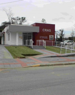 Obras estão sendo refeitas na sede do Cras de São Ludgero pela BF Construções diante de vários problemas de infiltrações - Foto 1 Obras estão sendo refeitas na sede do Cras de São Ludgero pela BF Construções diante de vários problemas de infiltrações - Foto 1
