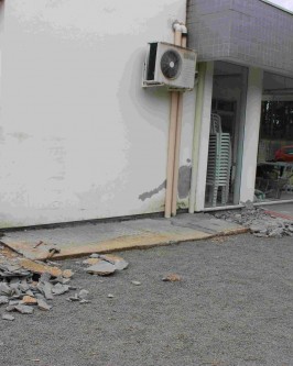 Obras estão sendo refeitas na sede do Cras de São Ludgero pela BF Construções diante de vários problemas de infiltrações - Foto 3 Obras estão sendo refeitas na sede do Cras de São Ludgero pela BF Construções diante de vários problemas de infiltrações - Foto 3