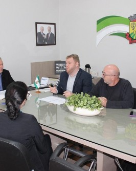 Prefeitura renova convênios que somam R$ 578.796,28 com o Hospital Santa Teresinha - Foto 1 Prefeitura renova convênios que somam R$ 578.796,28 com o Hospital Santa Teresinha - Foto 1