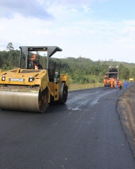 Asfalto é realidade em mais trecho da Estrada Geral Serrinha - Foto 14 Asfalto é realidade em mais trecho da Estrada Geral Serrinha - Foto 14