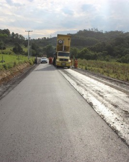 Asfalto é realidade em mais trecho da Estrada Geral Serrinha - Foto 17 Asfalto é realidade em mais trecho da Estrada Geral Serrinha - Foto 17