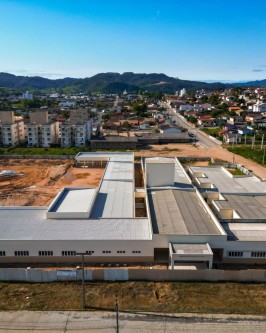 Trabalhos concentrados na construção do Ginásio de Esportes no bairro Encosta do Sol - Foto 4 Trabalhos concentrados na construção do Ginásio de Esportes no bairro Encosta do Sol - Foto 4