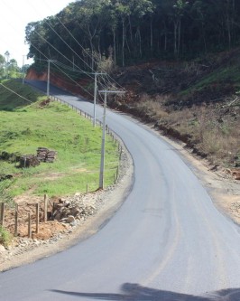 Pavimentação asfáltica é realidade em mais um trecho da Estrada Geral Mar Grosso - Foto 15 Pavimentação asfáltica é realidade em mais um trecho da Estrada Geral Mar Grosso - Foto 15