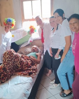 Doutores da Alegria visitam pacientes acamados em São Ludgero - Foto 1 Doutores da Alegria visitam pacientes acamados em São Ludgero - Foto 1
