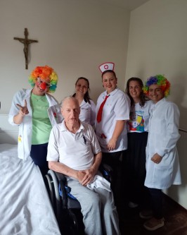 Doutores da Alegria visitam pacientes acamados em São Ludgero - Foto 2 Doutores da Alegria visitam pacientes acamados em São Ludgero - Foto 2