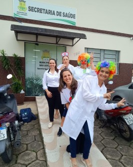 Doutores da Alegria visitam pacientes acamados em São Ludgero - Foto 6 Doutores da Alegria visitam pacientes acamados em São Ludgero - Foto 6
