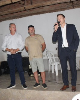 Inaugurada com festa, preparada pela comunidade, a pavimentação asfáltica entre Serrinha e Bom Retiro - Foto 46 Inaugurada com festa, preparada pela comunidade, a pavimentação asfáltica entre Serrinha e Bom Retiro - Foto 46