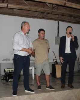 Inaugurada com festa, preparada pela comunidade, a pavimentação asfáltica entre Serrinha e Bom Retiro - Foto 48 Inaugurada com festa, preparada pela comunidade, a pavimentação asfáltica entre Serrinha e Bom Retiro - Foto 48