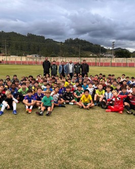 Atletas da CME de São Ludgero recebem observador técnico do São Paulo Futebol Clube - Foto 6 Atletas da CME de São Ludgero recebem observador técnico do São Paulo Futebol Clube - Foto 6
