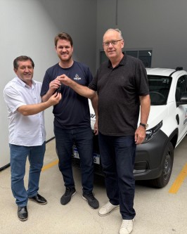 Prefeito Paulo Sérgio Lorenzetti realiza entrega de novos veículos ao SAMAE - Foto 1 Prefeito Paulo Sérgio Lorenzetti realiza entrega de novos veículos ao SAMAE - Foto 1