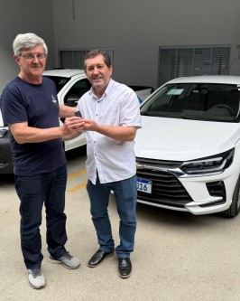 Prefeito Paulo Sérgio Lorenzetti realiza entrega de novos veículos ao SAMAE - Foto 6 Prefeito Paulo Sérgio Lorenzetti realiza entrega de novos veículos ao SAMAE - Foto 6