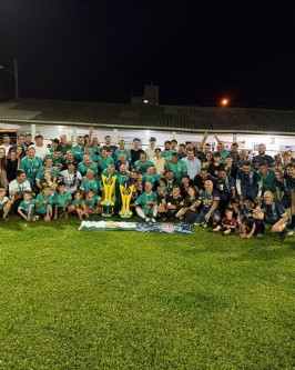Sicoob é campeão do 21º Campeonato Coroa Bom de Bola de Futebol Suíço – Edição 2025 - Foto 15 Sicoob é campeão do 21º Campeonato Coroa Bom de Bola de Futebol Suíço – Edição 2025 - Foto 15