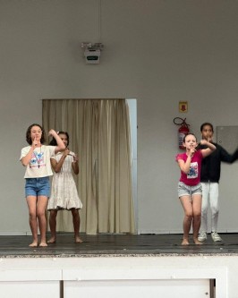 CRAS realizou cerimônia de encerramento das atividades do SCFV 2025 com apresentações culturais e projetos especiais - Foto 54 CRAS realizou cerimônia de encerramento das atividades do SCFV 2025 com apresentações culturais e projetos especiais - Foto 54