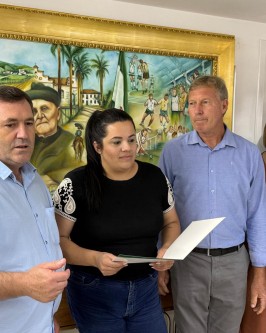 Prefeito Paulinho Lorenzetti transmite cargo ao vice-prefeito - Foto 1 Prefeito Paulinho Lorenzetti transmite cargo ao vice-prefeito - Foto 1