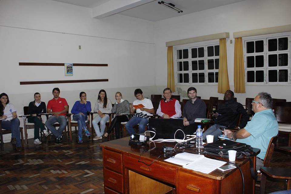 Grupo de Jovens Conectados a Deus desenvolve plano de ação para melhorar comunicação da Igreja...