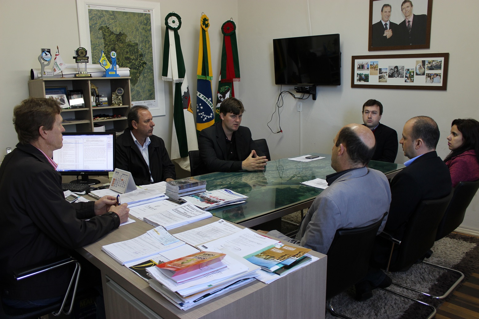 Administração Municipal estuda novas ações sociais na área de educação