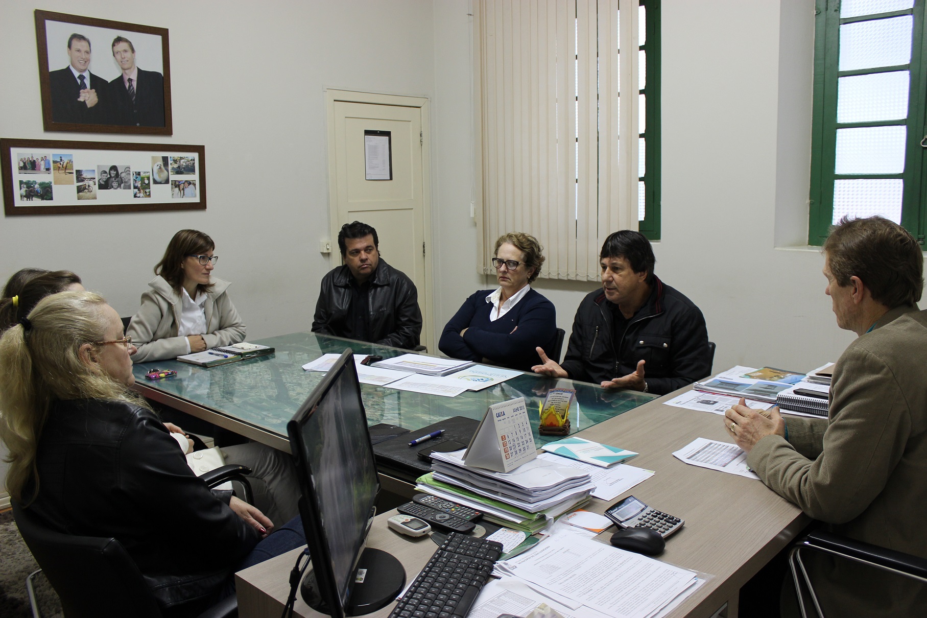 Reunião tratou de divergências no atendimento e repasse financeiro para ajudar o Hospital Santa...
