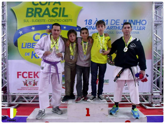 Karatecas de São Ludgero conquistam 8 medalhas na Copa Brasil