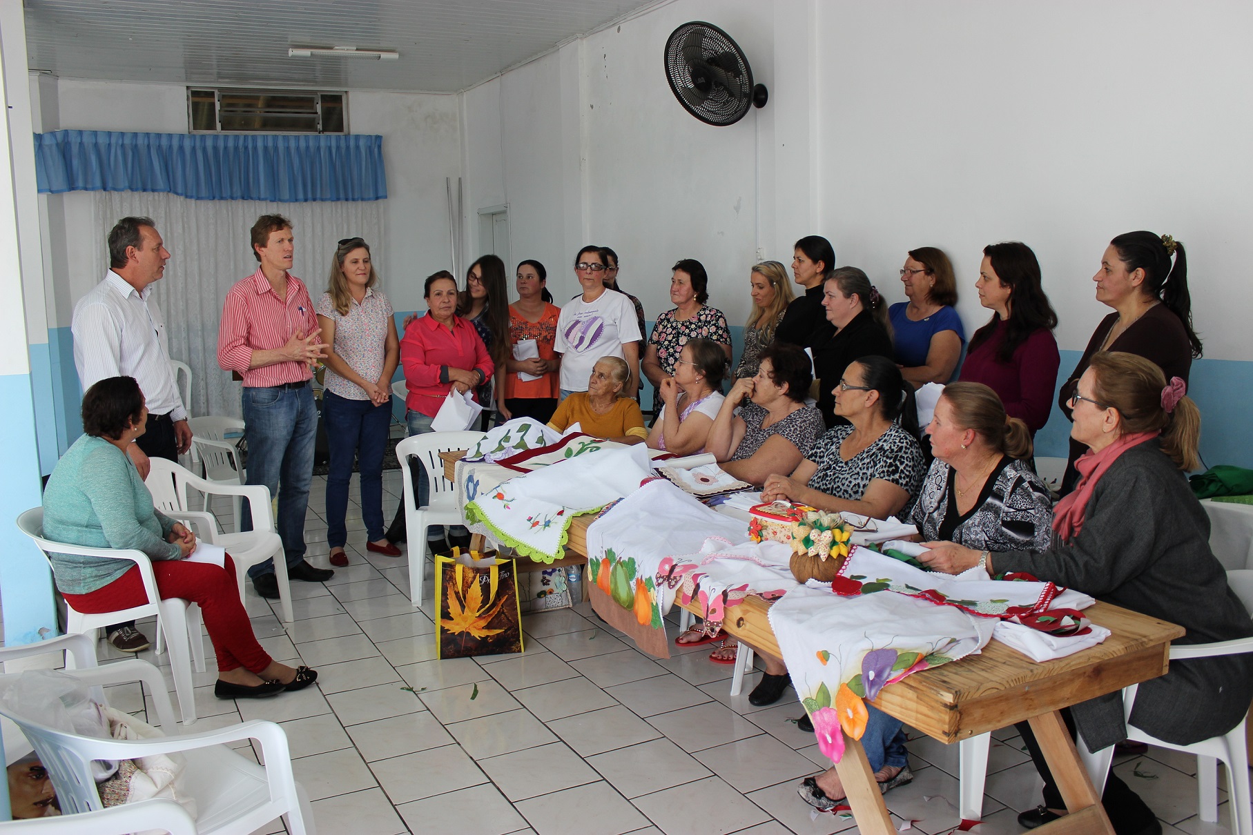 Integrantes dos Clubes de Mães receberam com alegria o desafio de ajudarem na confecção de...
