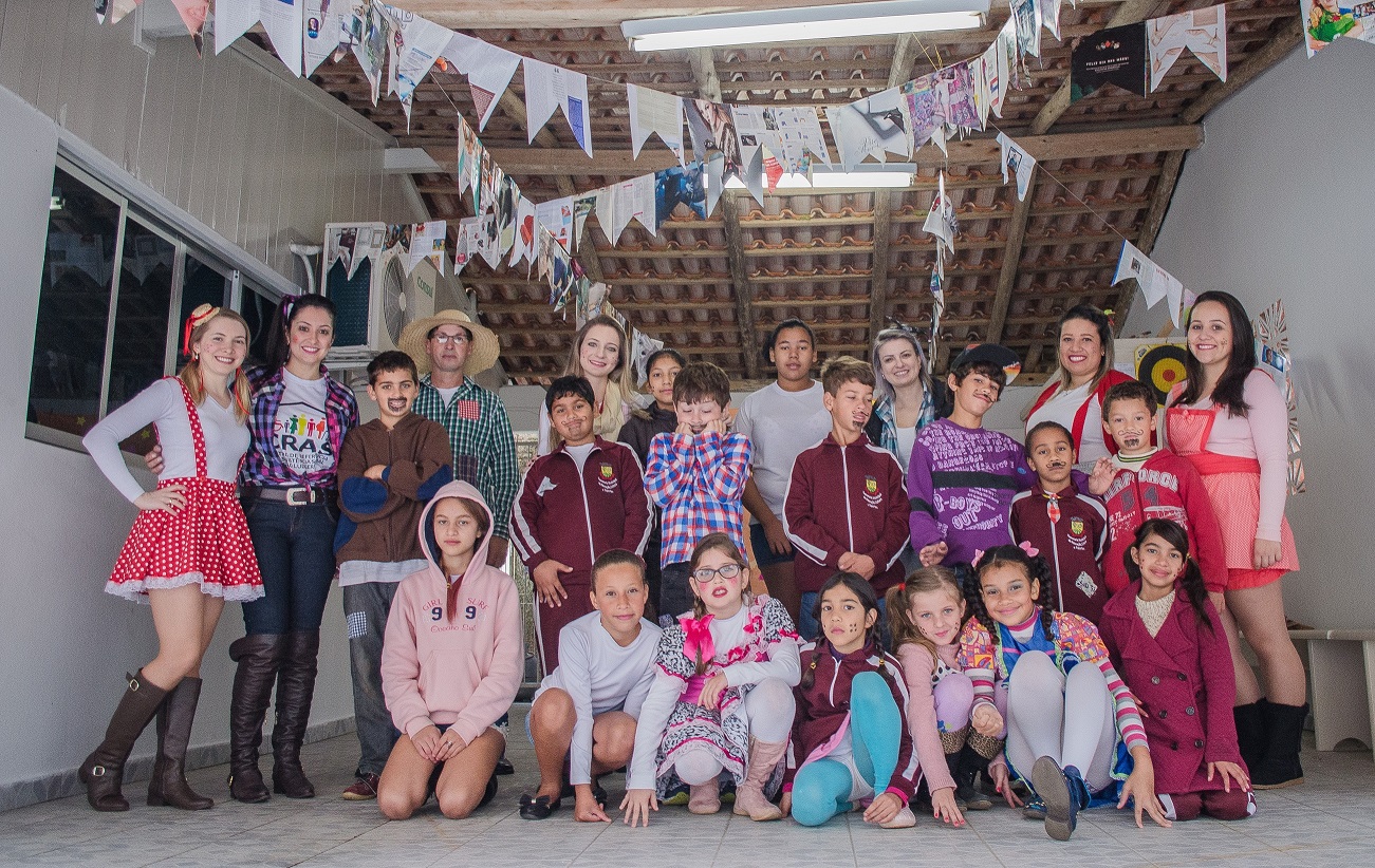 Apresentações, brincadeiras e quitutes fizeram parte da Festa Julina do Serviço de Convivência...