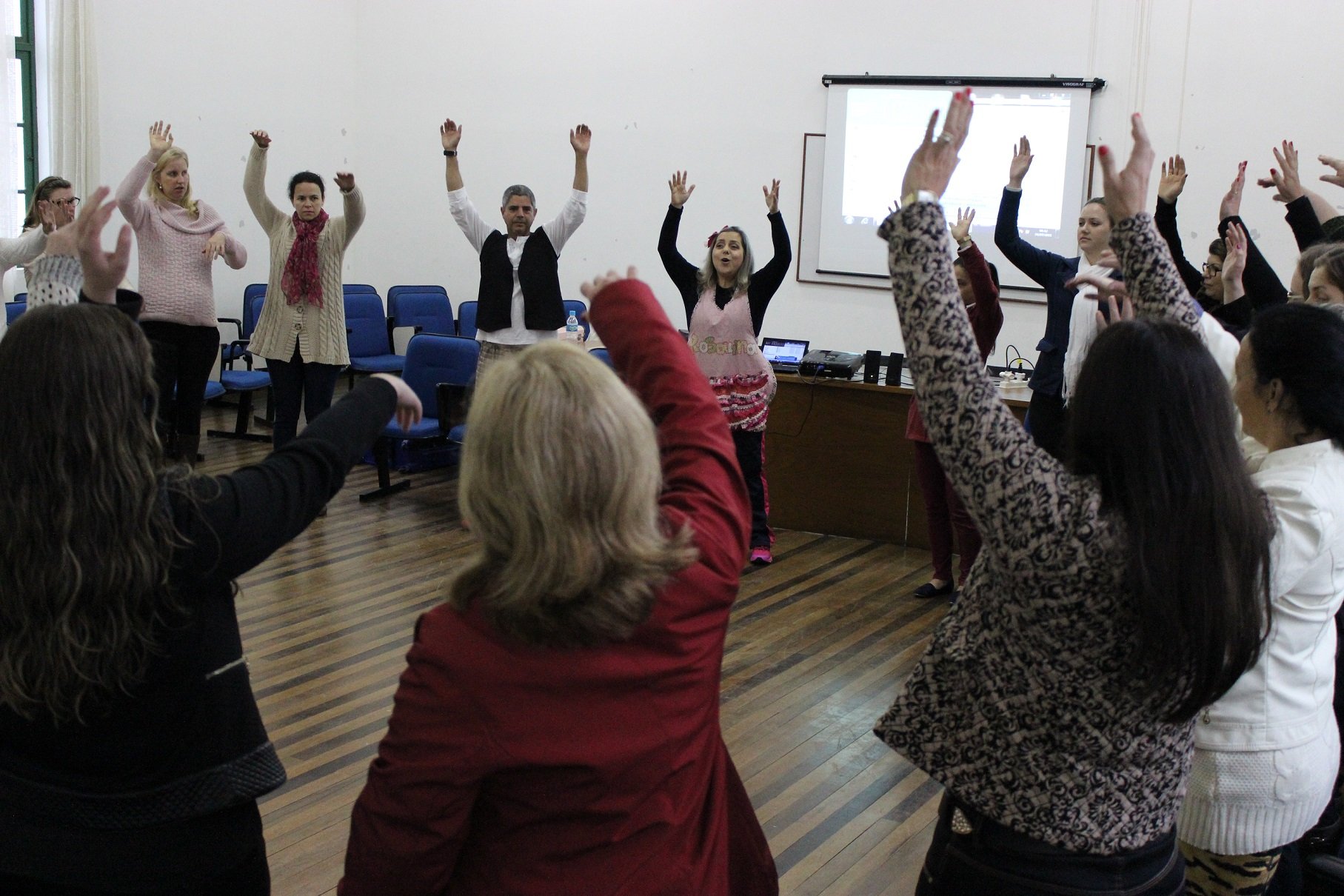 “Contação de Histórias” é tema de palestra ministrada para professores da Educação...
