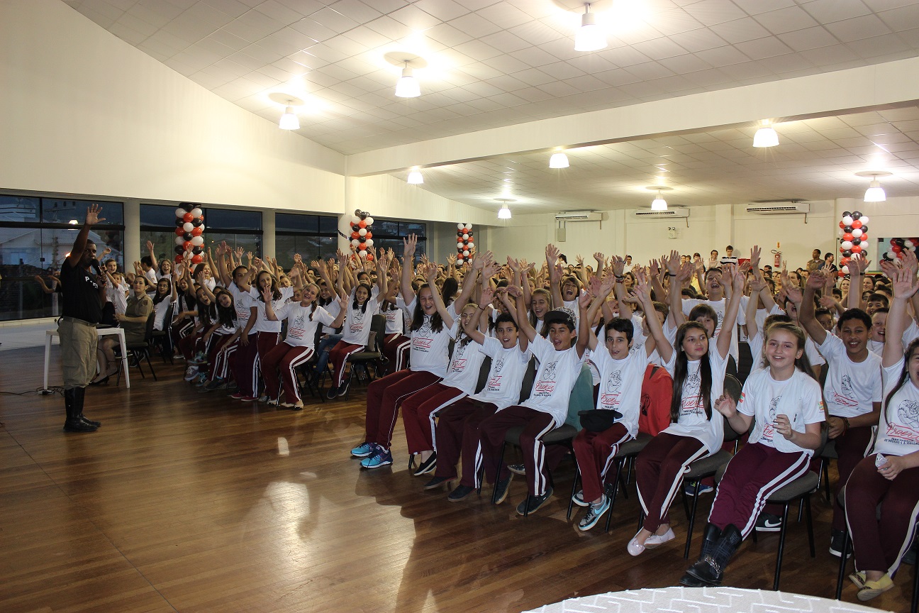Formada 15ª turma do Programa Educacional de Resistências às Drogas e a Violência (Proerd)