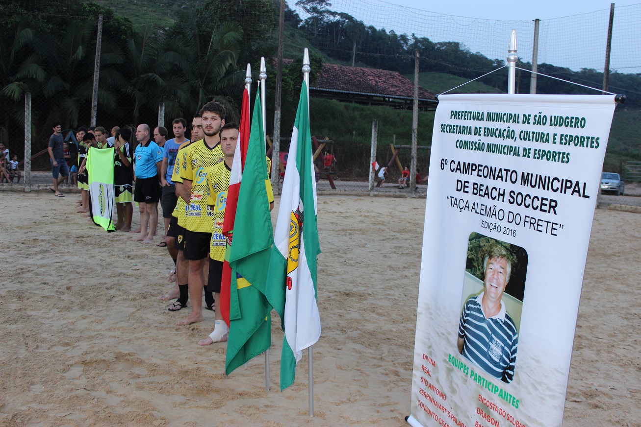 Divina, Real, Dragon e Encosta do Sol/Bar do Vilmar disputam as semifinais do Beach Soccer 2016